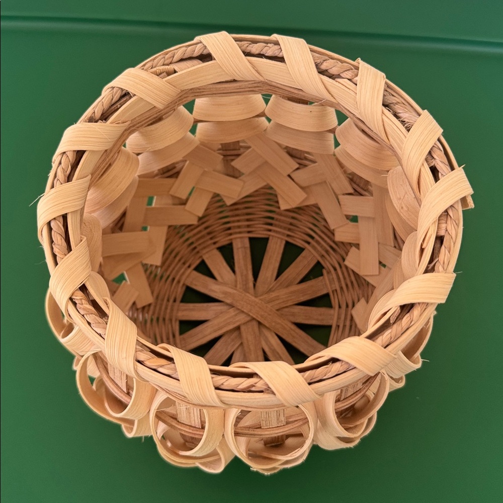 Wicker Curly Basket Round Hand Made signed John J. Wald 2015 6 1/2” tall - Picture 2 of 5